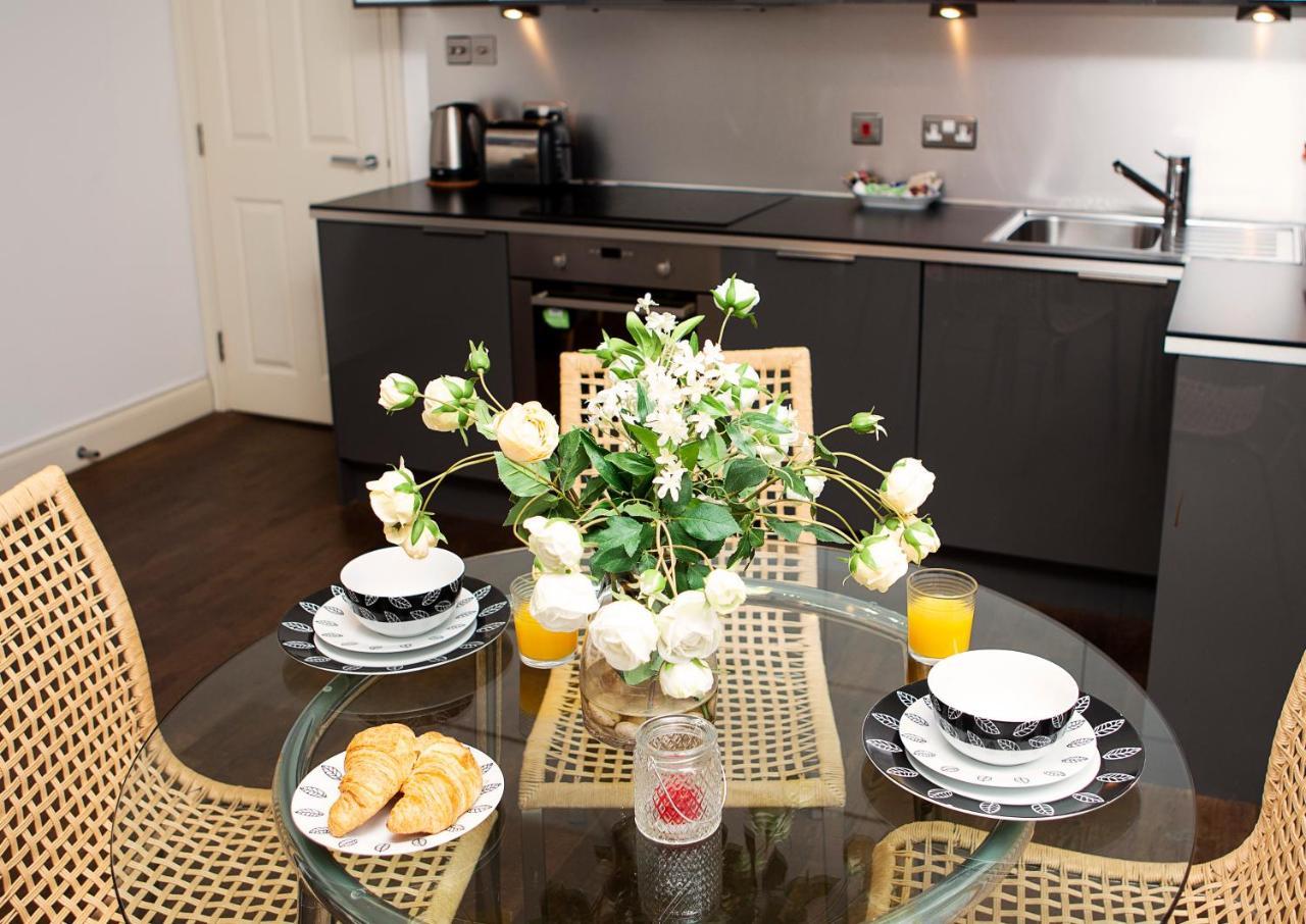 Apt 2, Trafalgar Square 2Nd Floor By Indigo Flats London Exteriör bild